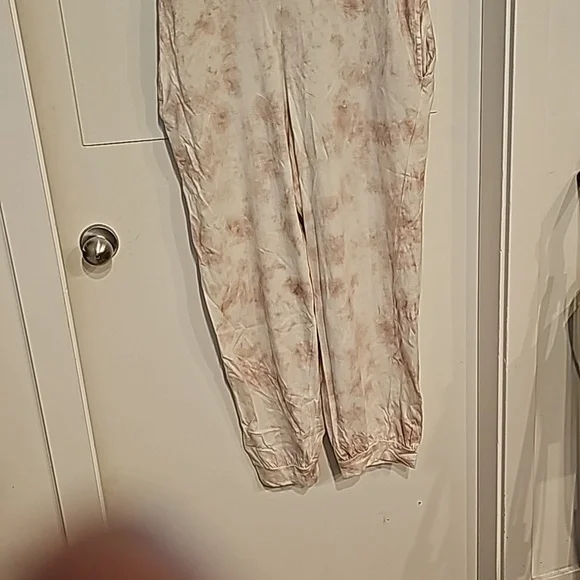 Romper/Overalls - Picture 3 of 8